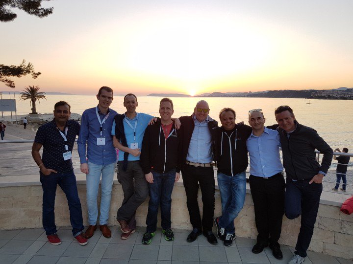 olveslind's tweet photo. Nice sunset and bunch of Oracle PM and ACEs #PaasForum @soacommunity https://t.co/CrD59MtmQQ