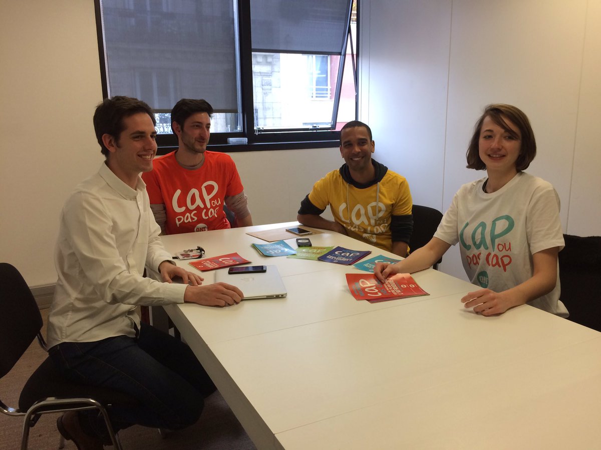 ONE_Fr's tweet photo. Les #ONEYouth17 en discussion avec les équipes d'@EmmanuelMacron mais toujours en attente de son plan pour l'Afrique ! #CapOuPasCap https://t.co/BFmAY3TNS8