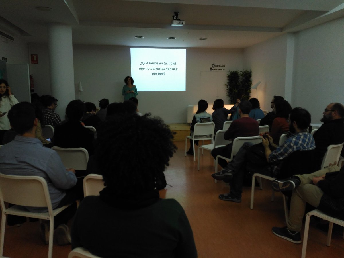 Hoy hablando sobre "Tecnología que nos une" en @valencia_lab  <a href="/Parcel_les/">Parcel·les</a> <a href="/Upcyclicknet/">Upcyclick®️</a> Orpheo Devscola LaboratorioDeFabricacion