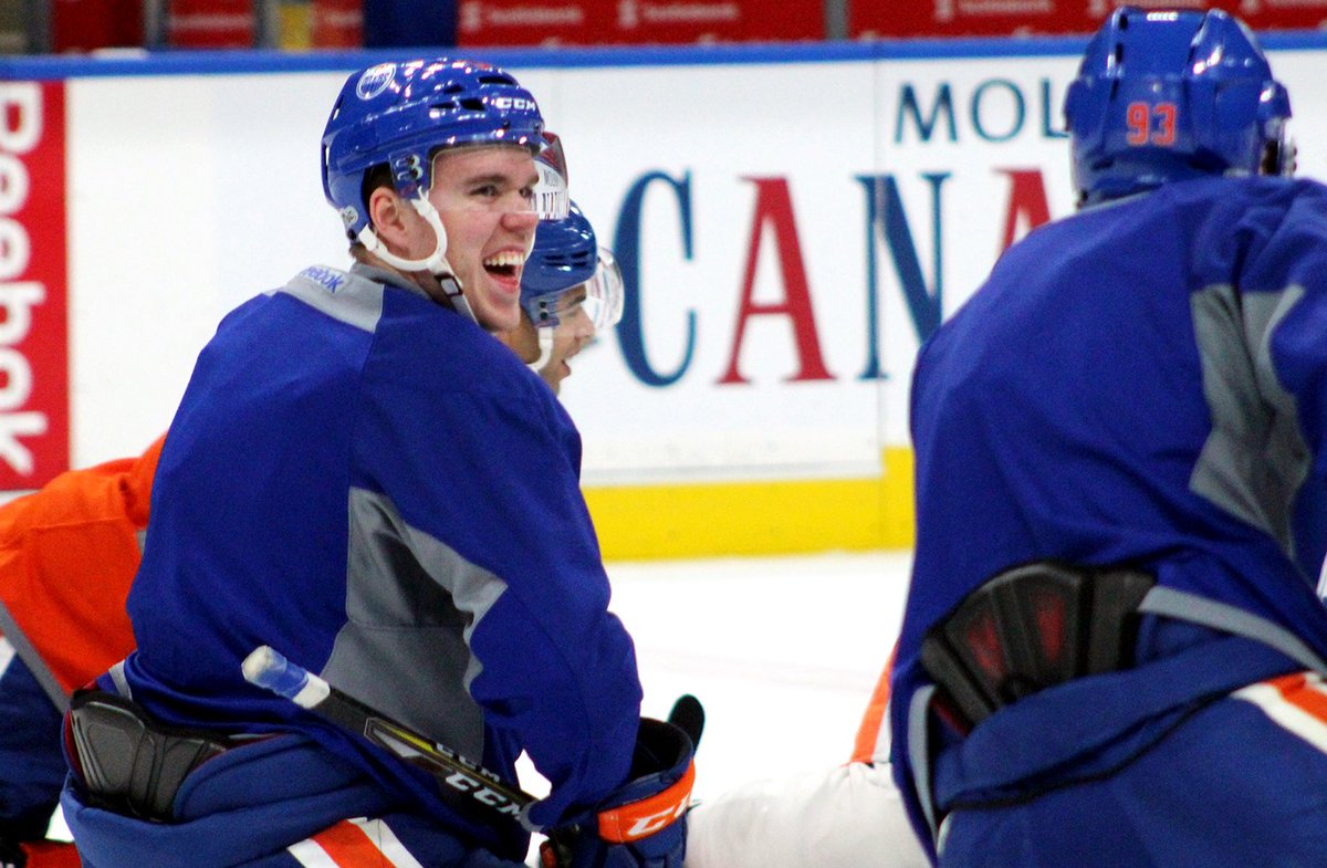 EdmontonOilers's tweet image. All smiles from #CaptainConnor &amp;amp; the boys.