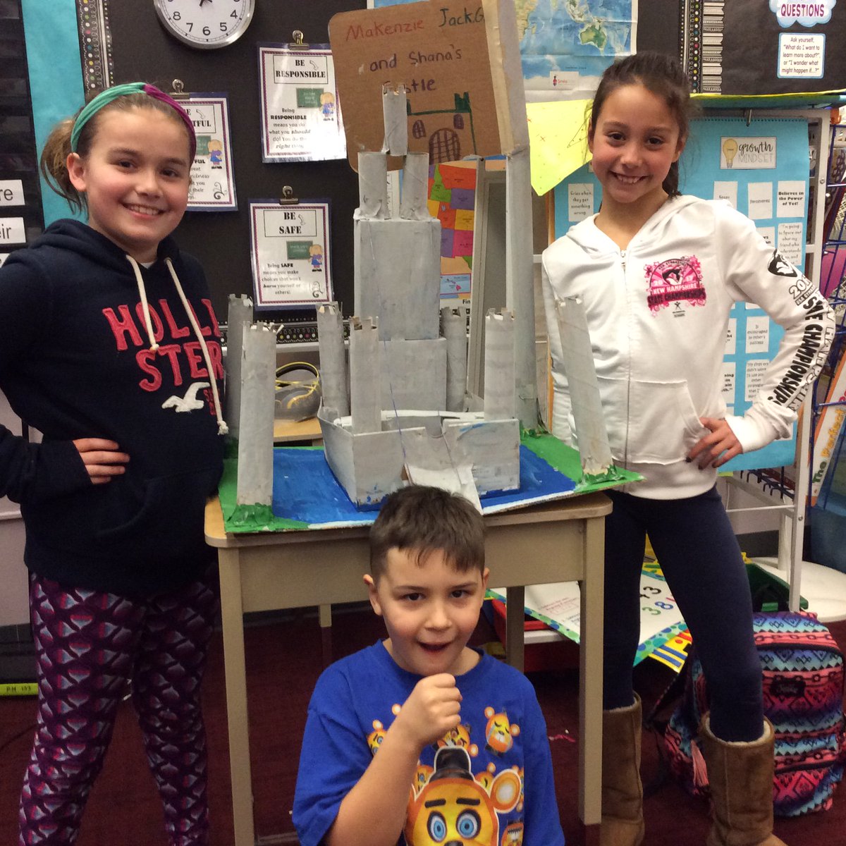 SS_Gr3's tweet photo. A World of Knights and Castles! #STEM# L'DerryPOP #CollegeandCareerReady https://t.co/zsTJRkYPai