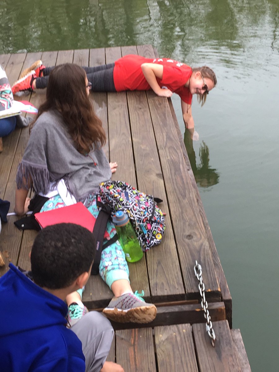 RickyGode's tweet photo. Collecting a water sample from the lake to observe under a microscope this afternoon.   #HMSGoddard2017 #TheWaterIsCold https://t.co/RRpN3VeVhU