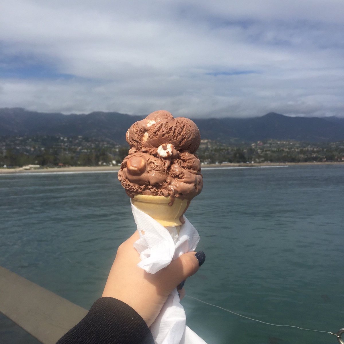 AusttinMahoneLA's tweet photo. MY WORST NIGHTMARE https://t.co/cm5xgLyceq