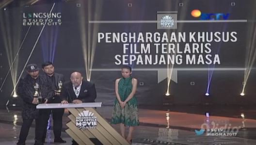 Selamat untuk <a href="/FalconPictures_/">Falcon Pictures</a>  Film Warkop DKI Reborn Jangkrik Boss Part 1 meraih penghargaan Film Terlaris Sepanjang Massa di #IBOMA2017