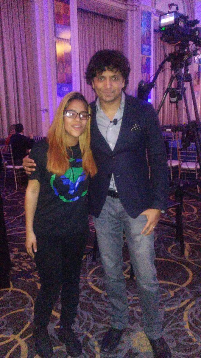 FoodFightersFKD's tweet photo. Had the extreme opportunity and privilege to meet the brilliant, famous director. Night Shyamalan #AspenChallenge #UnityMakesPhilly https://t.co/bsk5lBBY9p