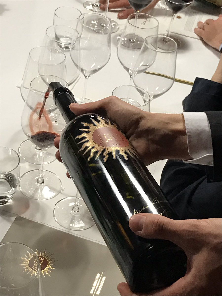 manuyes2's tweet photo. Degustazione verticale 8 annate @LuceDellaVite #luceTasting @ Casa degli Atellani https://t.co/07YBZ9nbNI