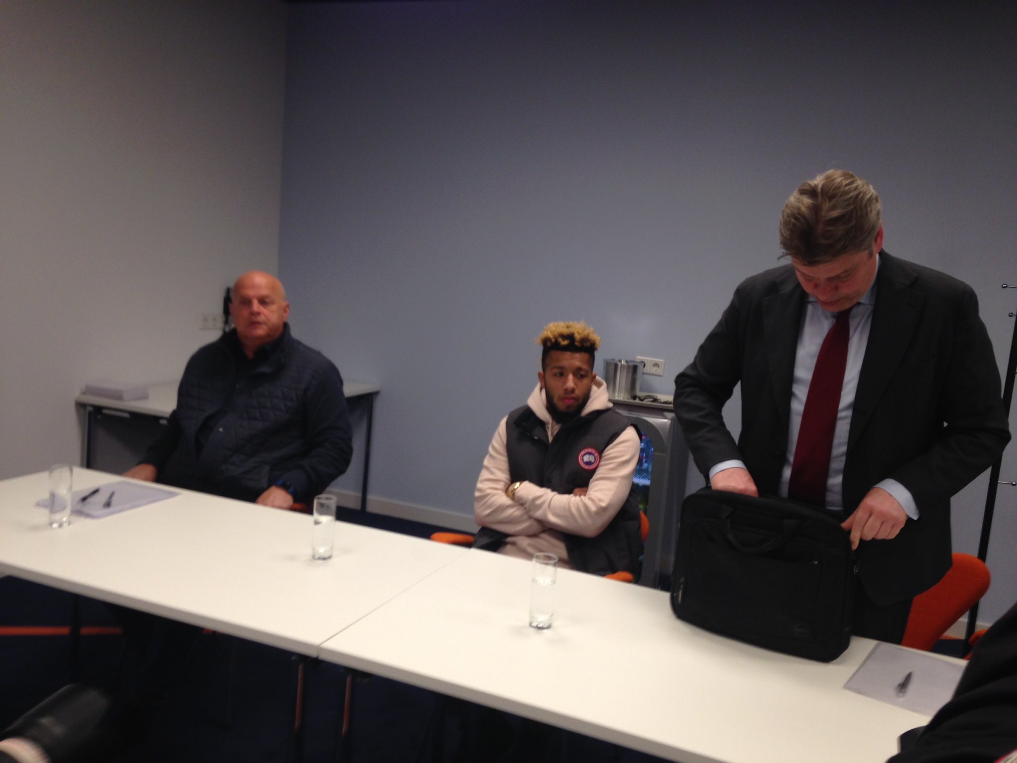 C8Gr3hnW4AEfq17.jpg:large