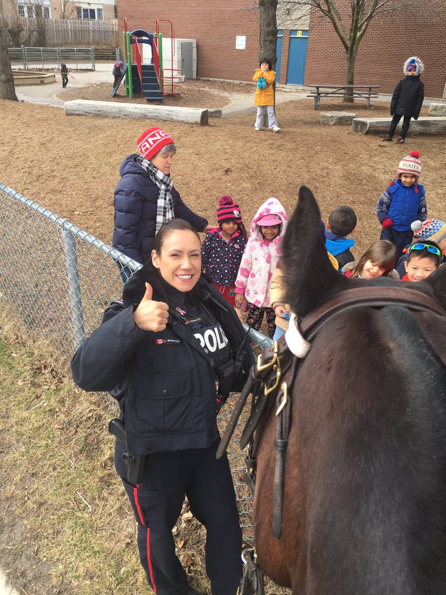 Everyone was all smiles today running into the #TPSMountedUnit @TPS42Div @TPSOperations