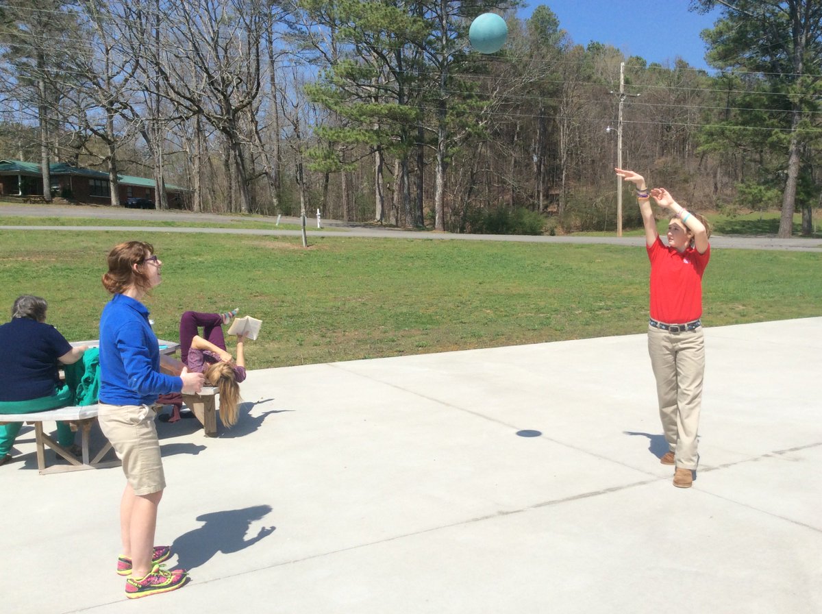 bachman_academy's tweet image. After lunch, students were able to enjoy some time outside in the wonderful weather!