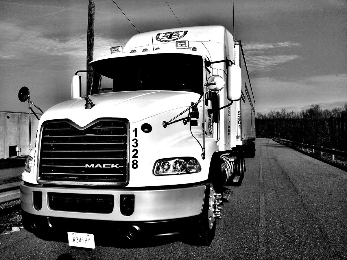 STStrucking's tweet photo. Looking for a better trucking opportunity? Find everything you've been looking for -- and more -- at #SpecializedTransportationServices. https://t.co/Sa93SucmKs