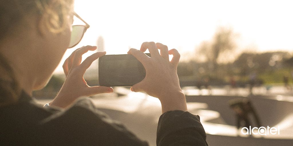 alcatelmobileES's tweet photo. ¿Te vas a perder esta puesta de sol? 🌆 ¡Nooo! ¡Captúrala al instante con la #TeclaBoom del #IDOL4S! #AlcatelMobile #EnjoyNow #BoomKey https://t.co/VkCmAnLJgq