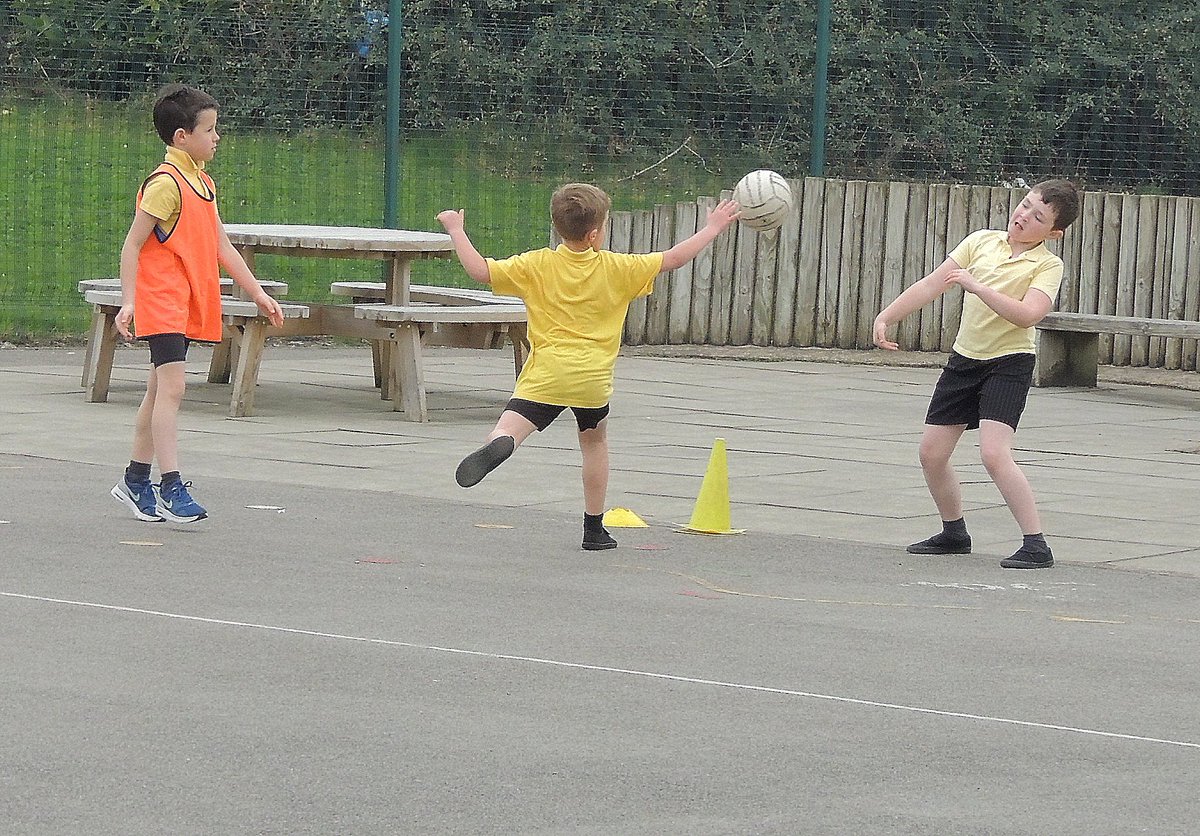 stbenedictswcps's tweet photo. Y4, wow we love your new found Physical Education skills. #activeheartactivemind @GAAYouthJM 👍Photos now on our website https://t.co/fEnoUsoIFn