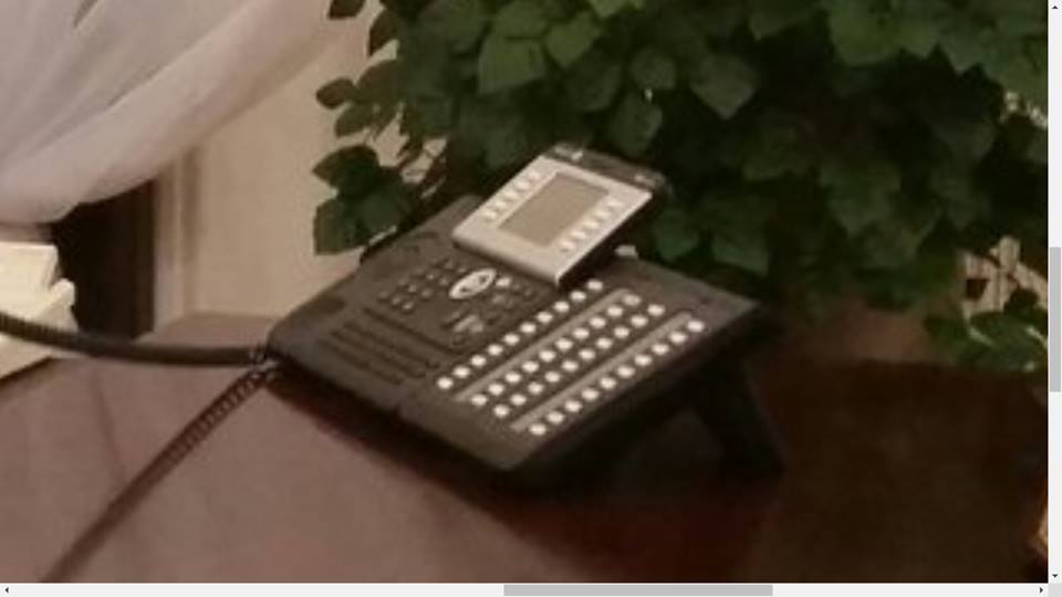 macdac's tweet photo. A to juz jest prawdziwa sztuka - rozmawiać z premier Wielkiej Brytanii przez wyłączony telefon ;) https://t.co/8TjpmuysJZ