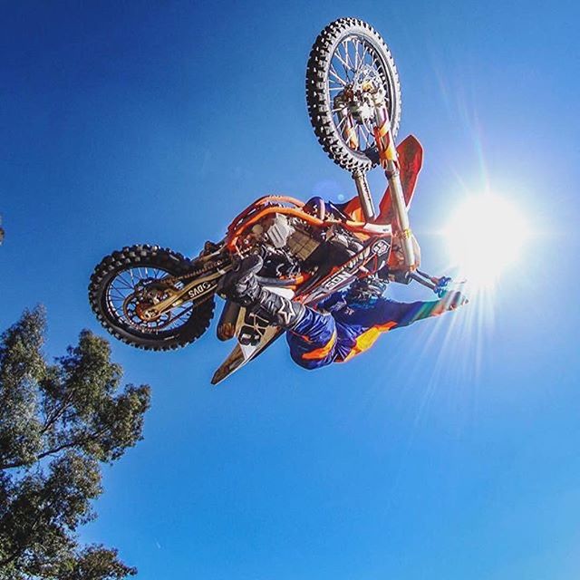 FluWarInc's tweet photo. There's no stopping @mmgeneral when he's up in the air. #nofear #FLUWAR https://t.co/Y3nkzAgC55