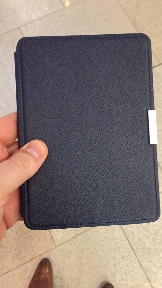 opersson1986's tweet photo. Outstanding Twitter customer service from the folk at @AerLingus - reunited with my Kindle with minimum fuss. Very impressed! #willflyagain https://t.co/vmLKEPISs2