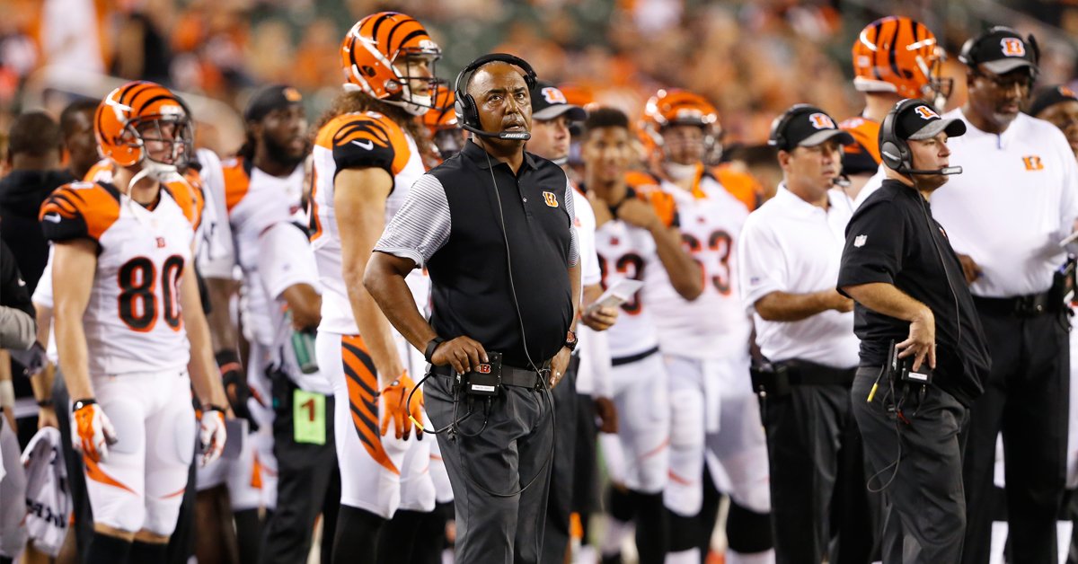 Head Coach Marvin Lewis speaks at the AFC Coaches Media Breakfast.  📰: go.bengals.com/2mQeYgk https://t.co/HJGMP2NlTb
