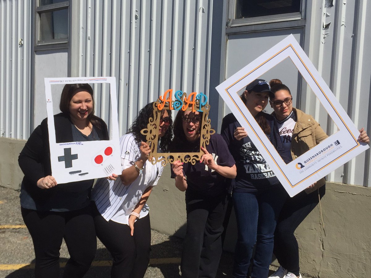 QCCASAP's tweet photo. Are you team @Yankees or @Mets? Show off your #qccasap pride by posting #spiritweek pics! #iamasap https://t.co/uD6zFI9SwC