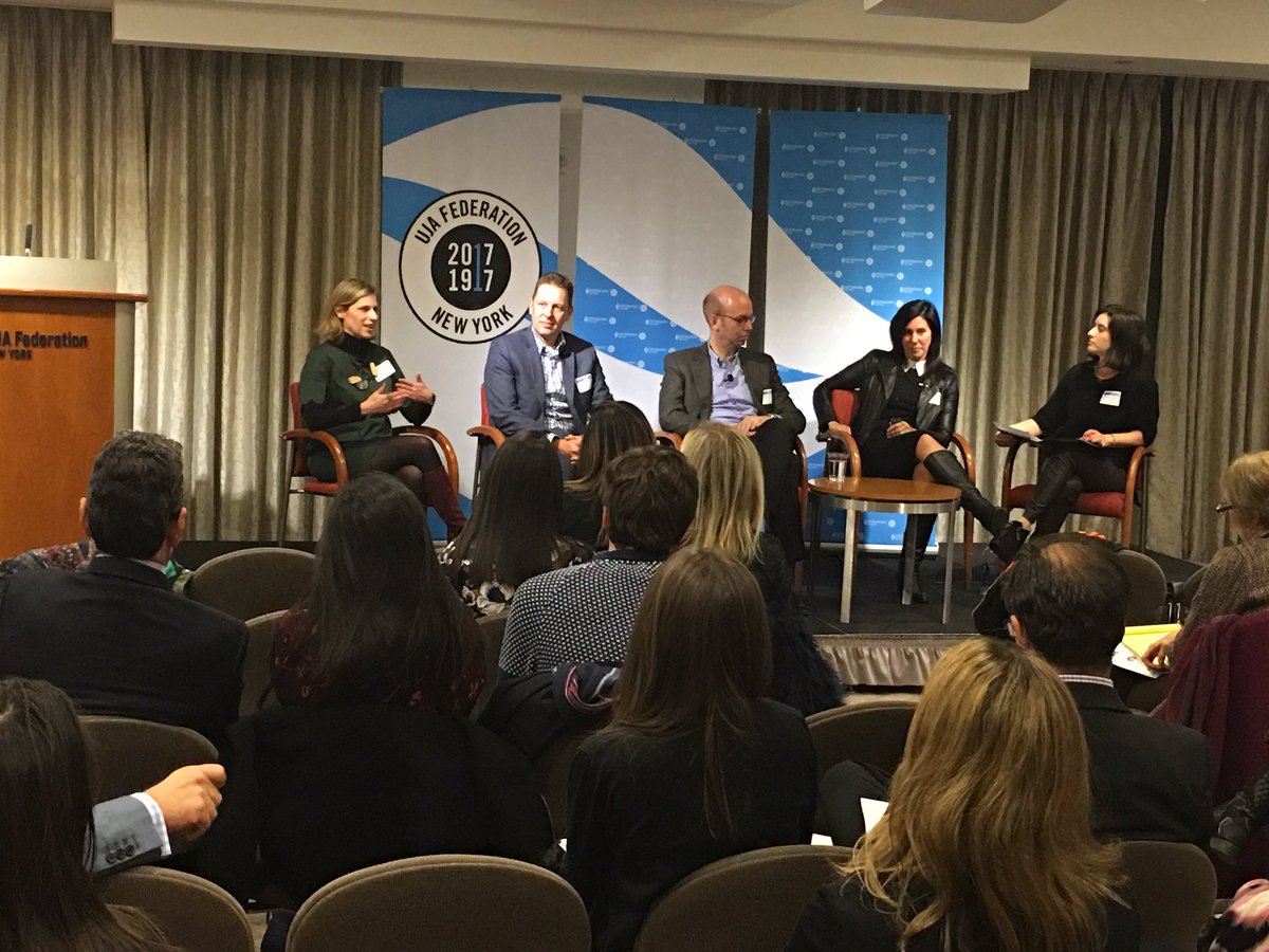 hkweiss's tweet image. Regina Buckley of @TimeInc discussing KPIs and readership profiles #UJAtech