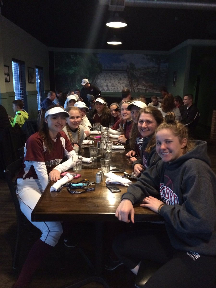 Team dinner @ Village Bar &amp; Kitchen after a 7-2 win against WLC👍😎