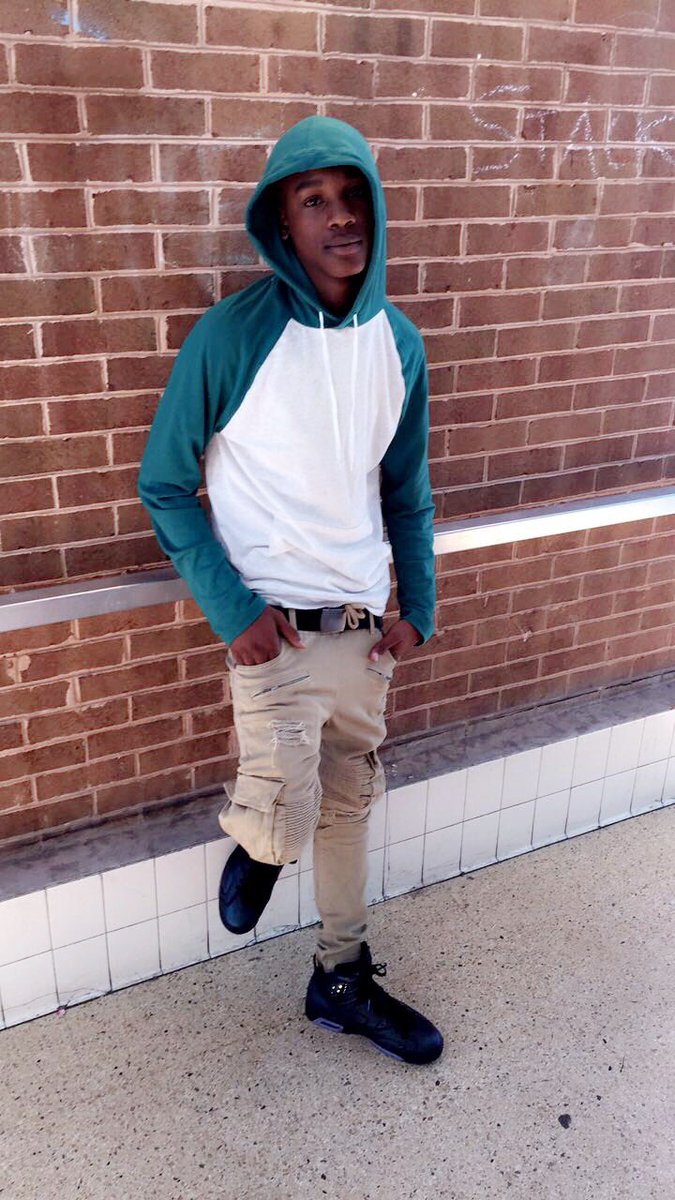 MoneyBag_A's tweet photo. These niggas wanna be me 🤷🏽‍♂️ that's why they can't stand me 🍃💸 #LblxOts #GaaanggGaaanggBitch👌🏽 https://t.co/IpmctfdbUV