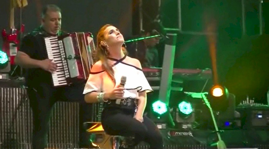 dmotrelew's tweet photo. #OtroVeranoMas Cuantas noches de gira... @sole_pastorutti
#JesusMaria2017 https://t.co/InaN9nyw5I