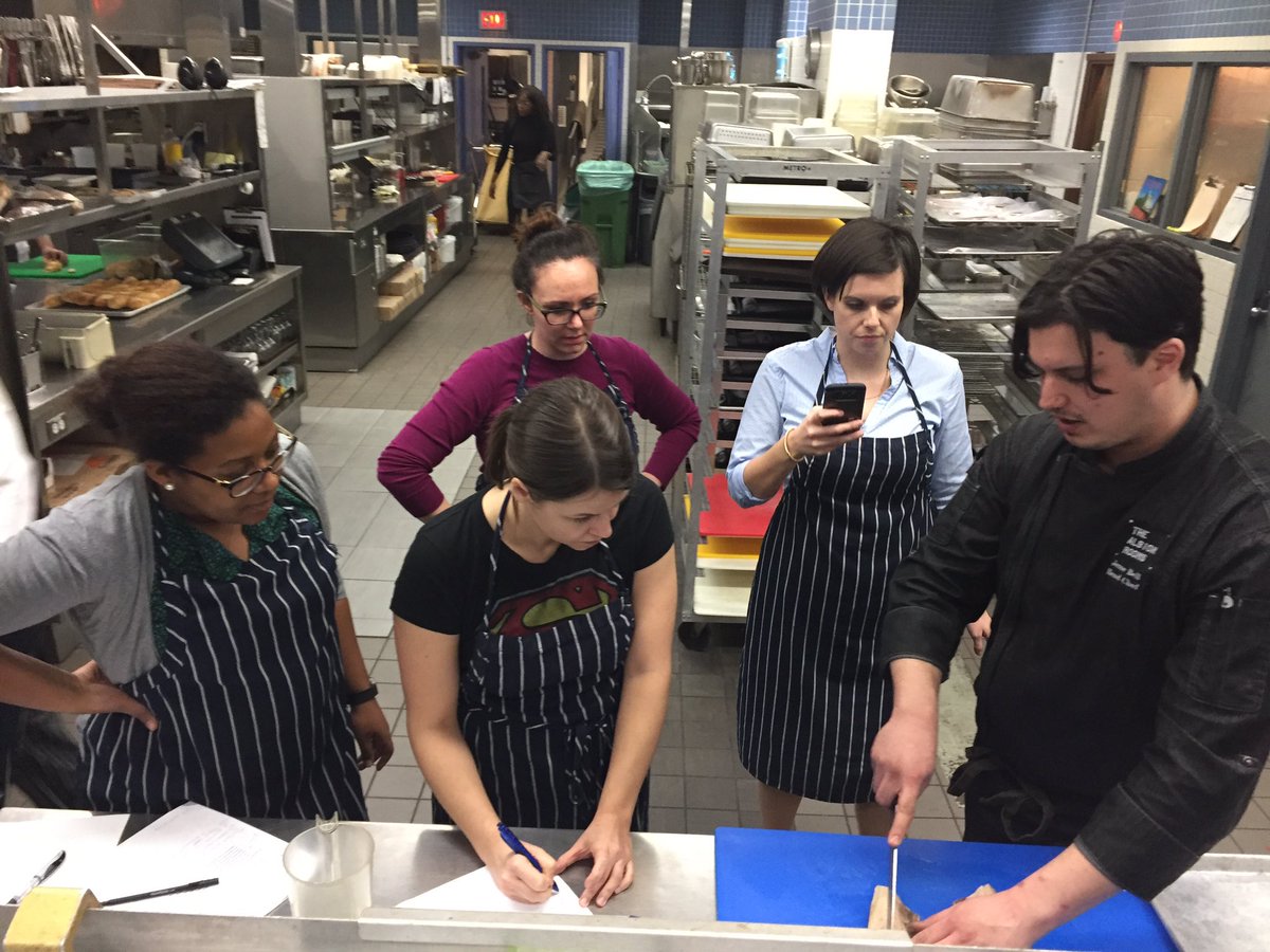 MacIsaacs85's tweet photo. .@jessebell909 from @TheAlbionRooms training his team from @NelliganLaw #foodfusion2017 #uwott @UnitedWayOttawa https://t.co/Xzj2lNO4C0