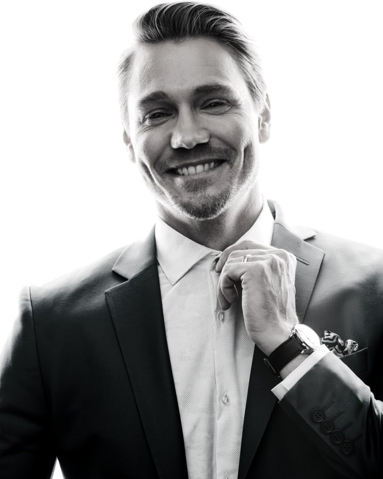 OTHdiary's tweet photo. What's better than a photo shoot of Chad Michael Murray in a suit? Close to nothing. https://t.co/y3pwPOIoKZ