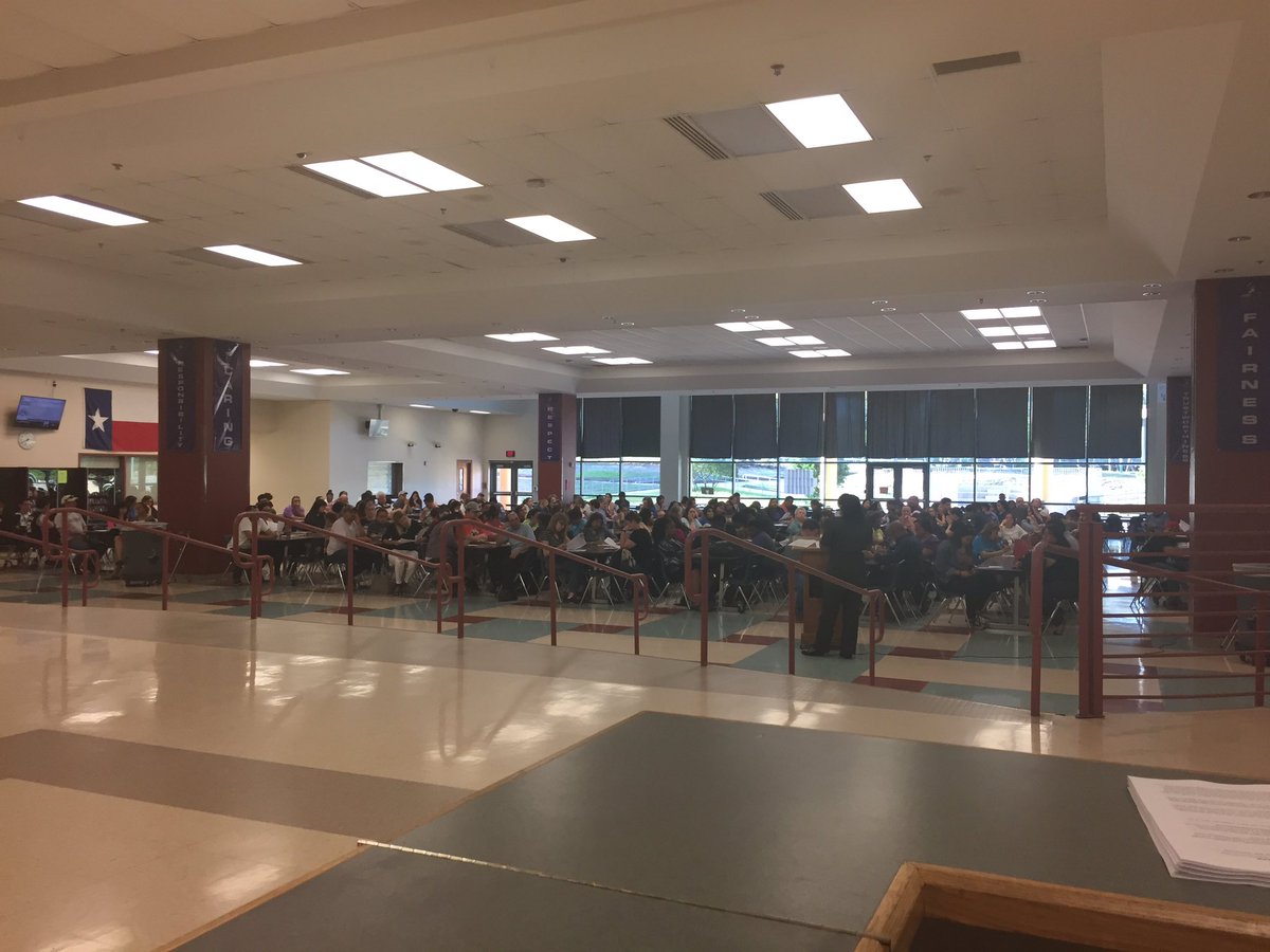 warrenyearbook2's tweet photo. Senior parent night. Only a few days to go before graduation. Are you ready seniors!!? https://t.co/SGbDHO1Mb6