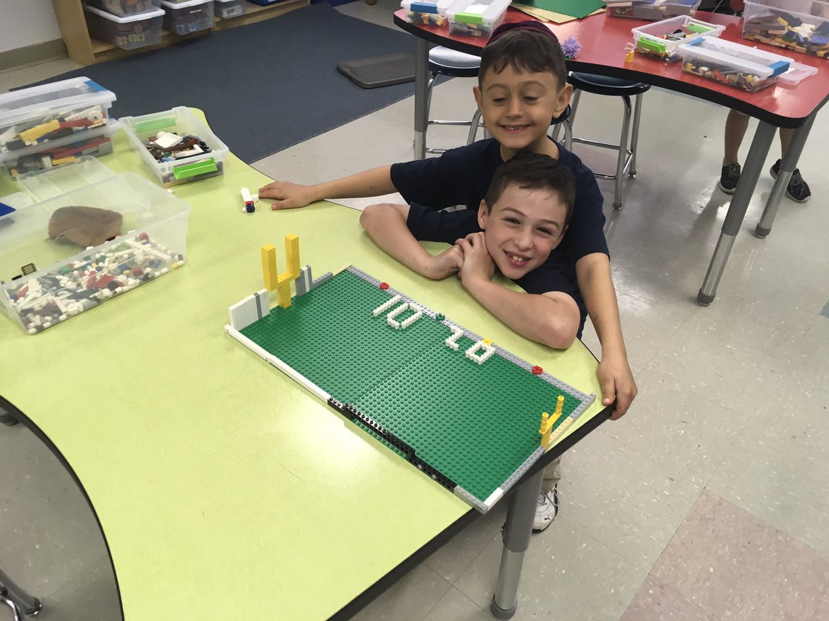 jessicasugiuchi's tweet photo. Go team!  1st graders and their LEGO goalposts.  #JAO, #JAOiLab, https://t.co/uRhfzy06nI