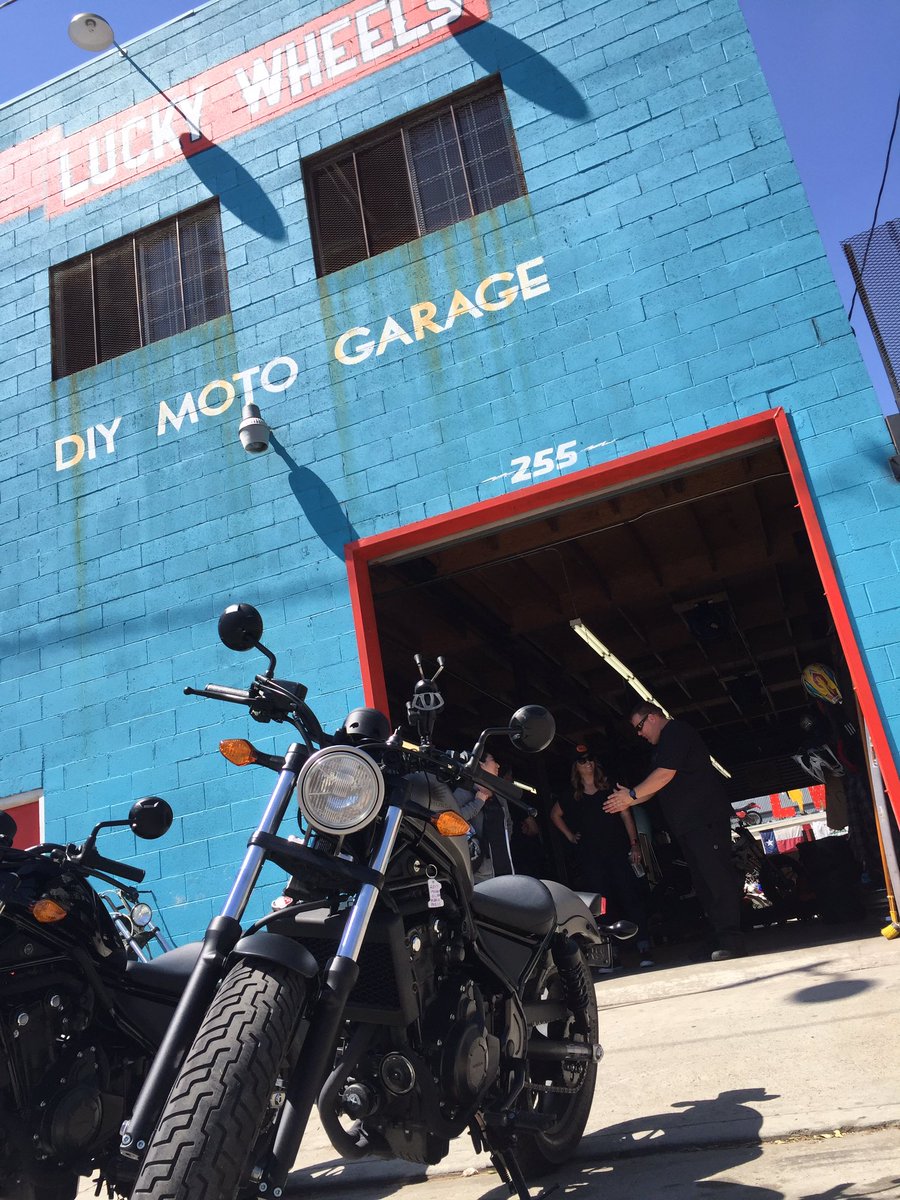 Lunch stop at LuckyWheels Moto Garage. Been on the #bornrebel 300 thus far and having fun bopping about town on the light handling single.