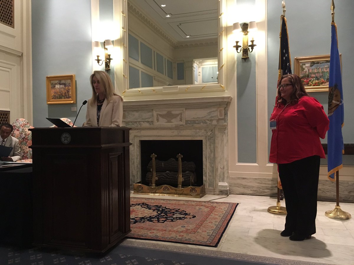 okcareertech's tweet photo. Hazel Toney, a graduate of @MooreNormanTech, is the recipient of the Southeast Region Outstanding Student/Graduate Award! #MakingItWorkDay https://t.co/dTJY8JKxpk