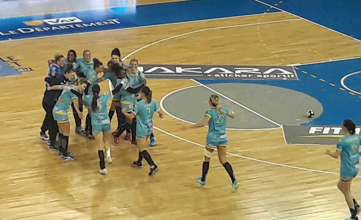 Victoire importantissime de @TSCVHBOfficiel face à <a href="/ESBF_Handball/">ESBF Handball</a> 26-22 ! Les play-offs sont quasiment assurés !