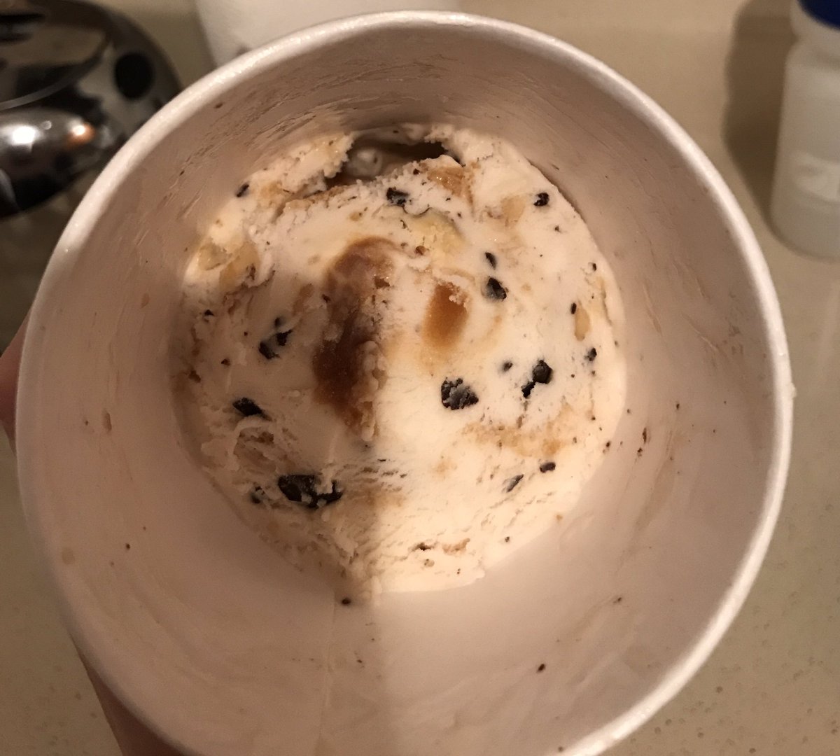 BlytheNaomi's tweet photo. @benandjerrys @BenJerrysTexas I ❤️the dairy-free line! Sadly my precious tub came w/ a massive air bubble! #sendhelp https://t.co/jTLvImU0KT