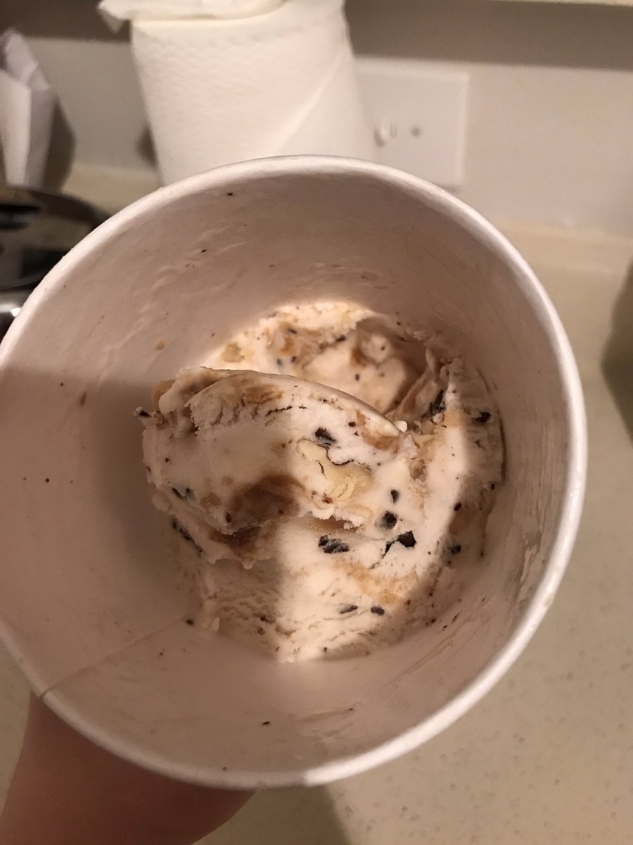 BlytheNaomi's tweet photo. @benandjerrys @BenJerrysTexas I ❤️the dairy-free line! Sadly my precious tub came w/ a massive air bubble! #sendhelp https://t.co/jTLvImU0KT