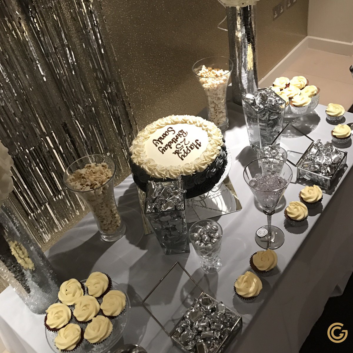 GoldenGlitzE's tweet photo. 🎈simple &amp; elegant 25th set up! 🎈 https://t.co/1ZJaUIb777