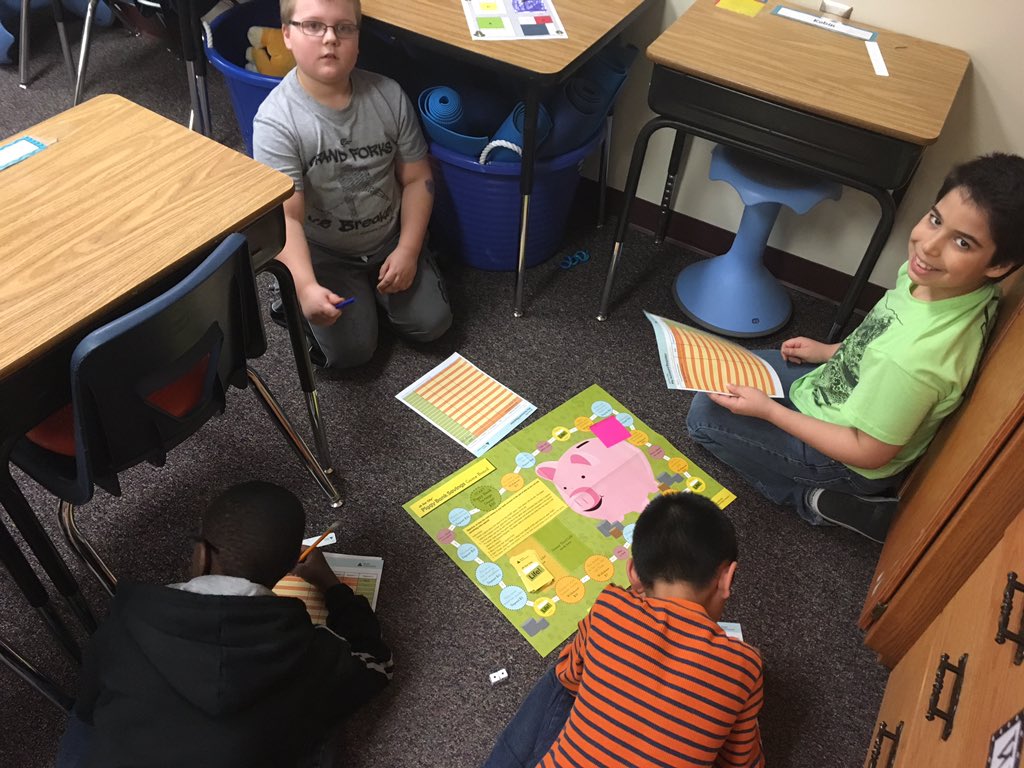 MsDarling3's tweet photo. Learning how to make deposits in bank accounts with our Junior Achivement lesson! What a great life skills! #gfschools #gfpala #MsDs3s https://t.co/BtF28zcu3y