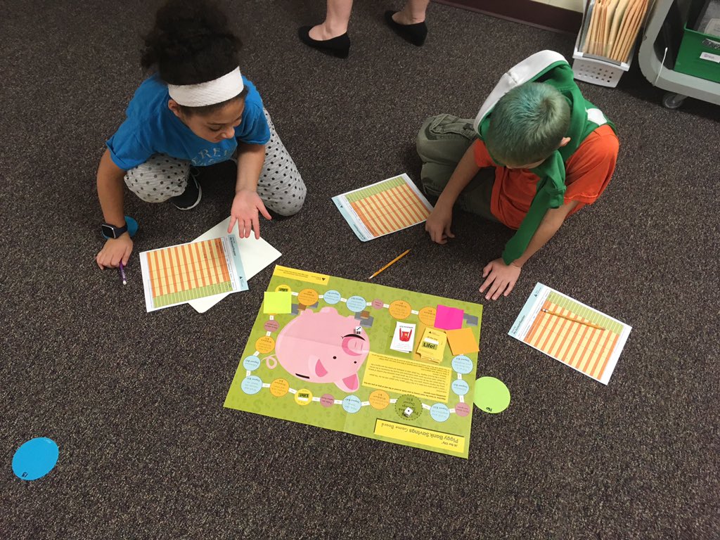 MsDarling3's tweet photo. Learning how to make deposits in bank accounts with our Junior Achivement lesson! What a great life skills! #gfschools #gfpala #MsDs3s https://t.co/BtF28zcu3y