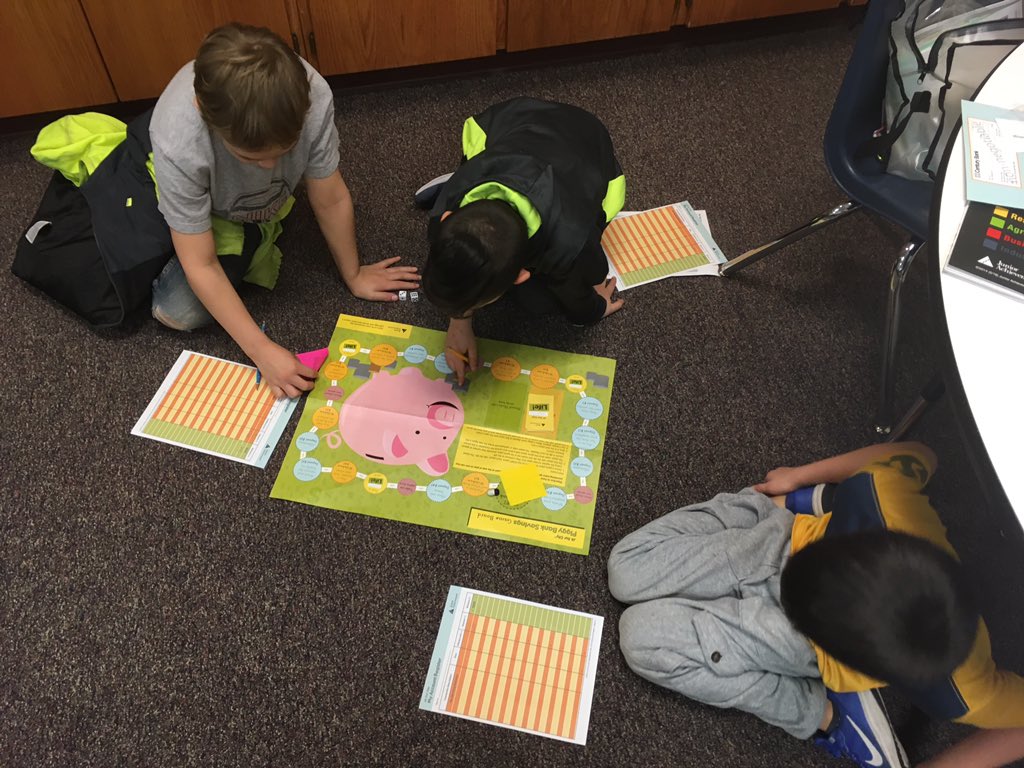 MsDarling3's tweet photo. Learning how to make deposits in bank accounts with our Junior Achivement lesson! What a great life skills! #gfschools #gfpala #MsDs3s https://t.co/BtF28zcu3y