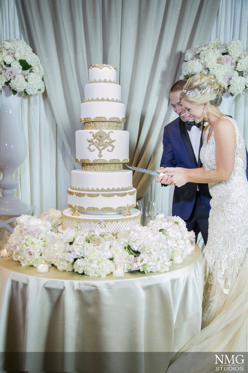 Read this amazing story on one of our favorite couples of 2016. Kansas City's Cinderella Story <a href="/EABride/">EA Bride</a> #KCweddings ow.ly/2axW30anDIo