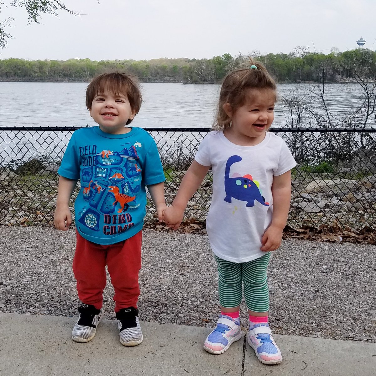 Kruznforakure's tweet photo. The most inspiring 2 &amp; 3 year olds you will ever meet. #kruznforakure #savekruzandpaiz https://t.co/9WSUao4a1m