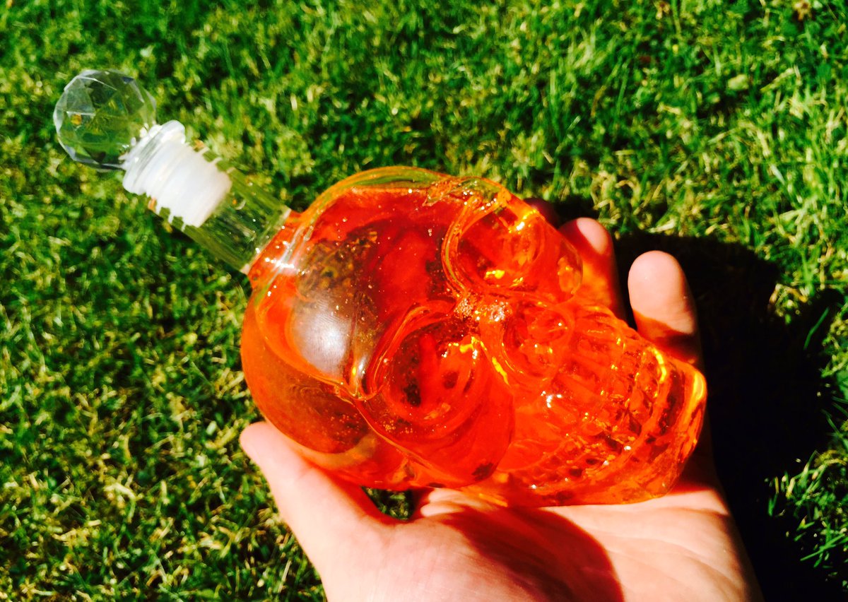 JaxVapez_VC's tweet image. #COMPETITION ! #ELIQUID SKULL STORAGE &amp;amp; 200ML OF JAX CUSTARD! #RT &amp;amp; #FOLLOW TO ENTER ! #ECIG #SALE  #VAPE #VAPEFAM #FREE ENDS 04.04.17