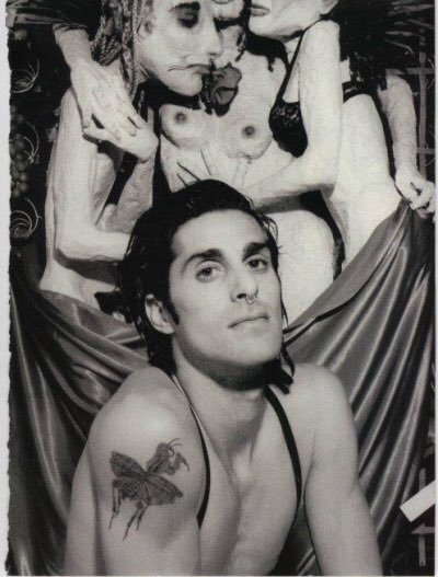     Happy birthday to the amazing Perry Farrell! ¡Feliz cumpleaños Mr. 