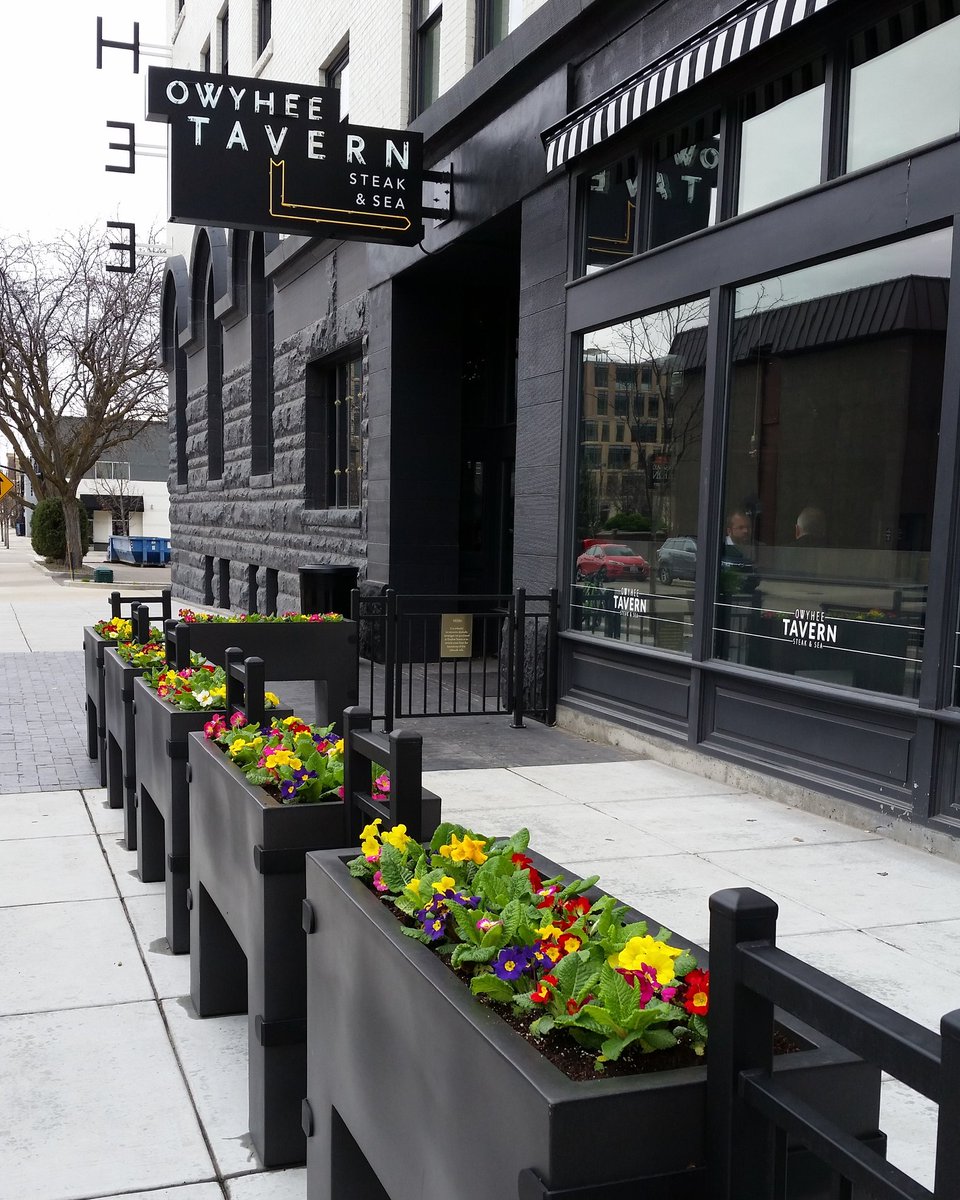 Spring is here and patio season at <a href="/OwyheeTavern/">Owyhee Tavern</a> is just around the corner. 🌻🍷☉
#downtownboise #thisisboise