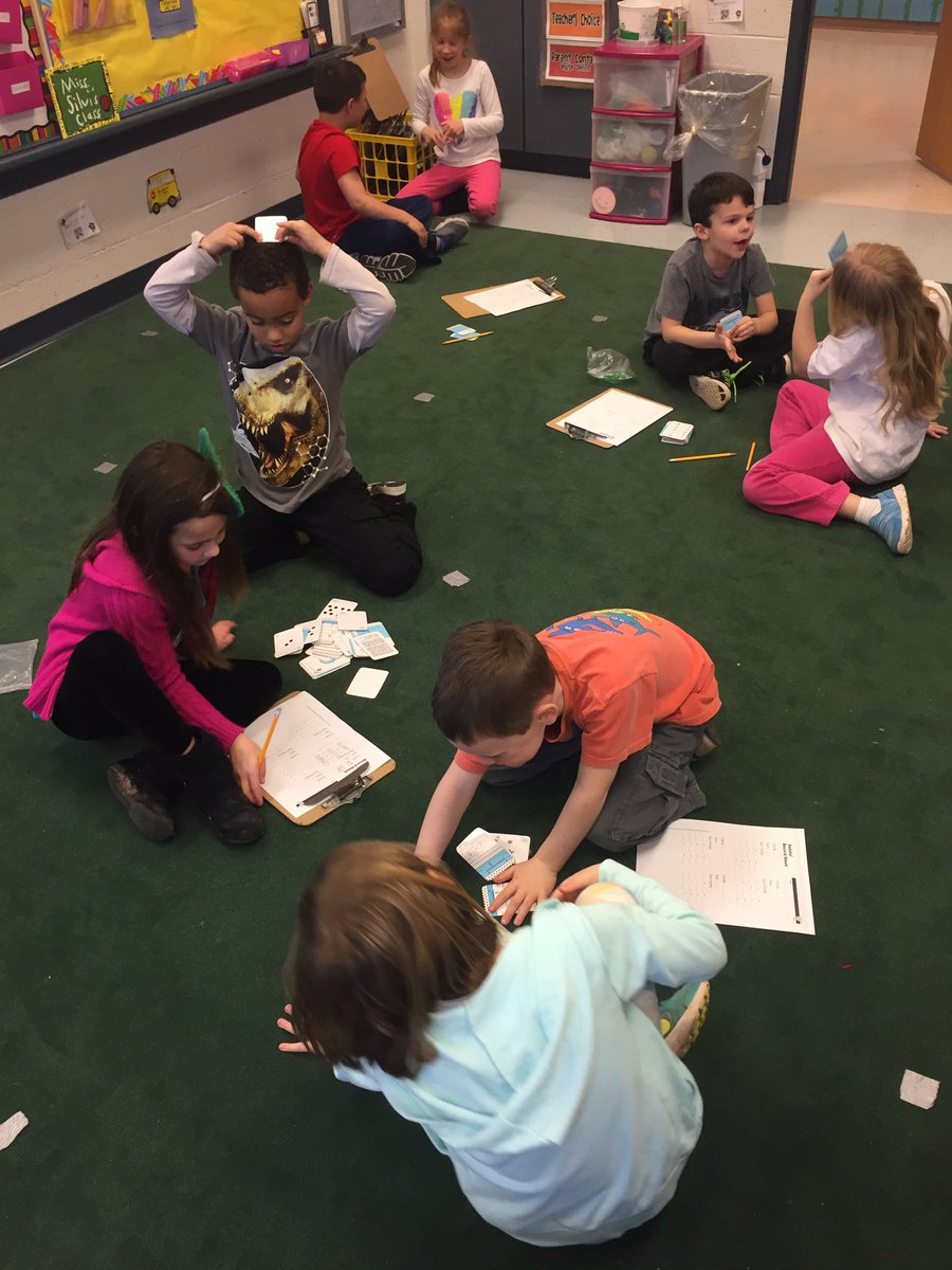 Seylargrade1's tweet photo. So much math learning and discussion during explorations today! #seylar #everydaymath4 https://t.co/logTreK7sa