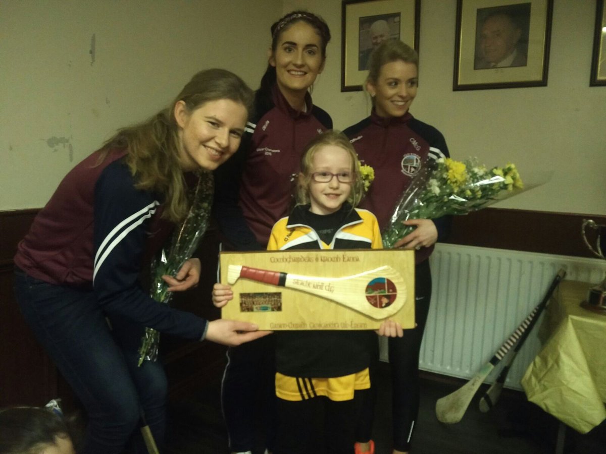 NaomhEannaCLG's tweet photo. Lá speisialta maith anocht bhí Camogs ón @GACSlaughtneil in ar measc, duine speisialta maith iad. https://t.co/RvpOtk18GH