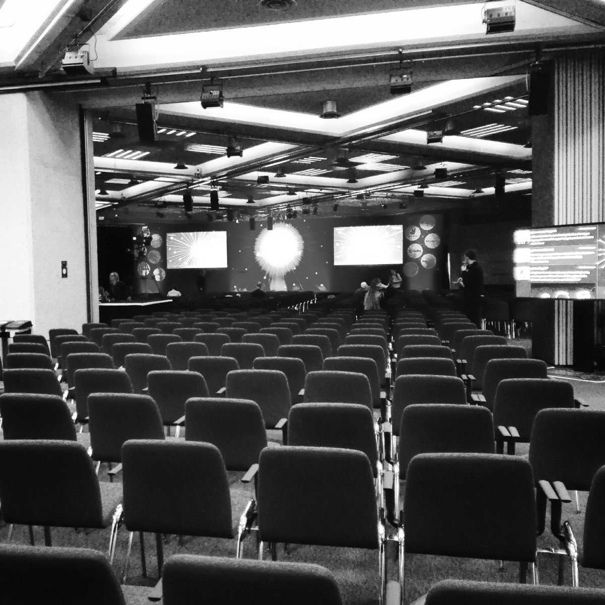 SonyaMoisset's tweet image. // #Facebook React London 2017 #ReactLondon2017 @ReactLondon_