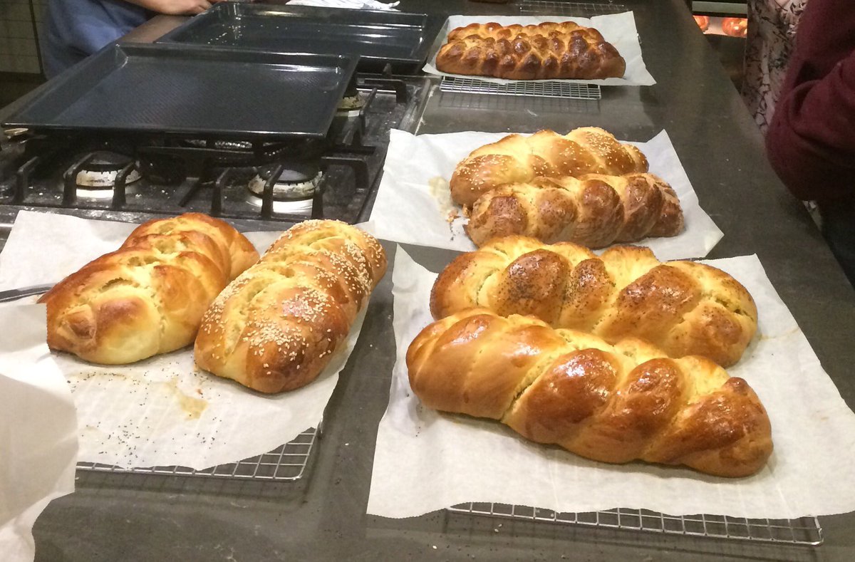 karenkinsley26's tweet photo. Happy #volunteers @JW3London tonight baking bread for charity. All proceeds to @Tzedek and @Doorstep_London @challahlondon https://t.co/x19CRHhAes