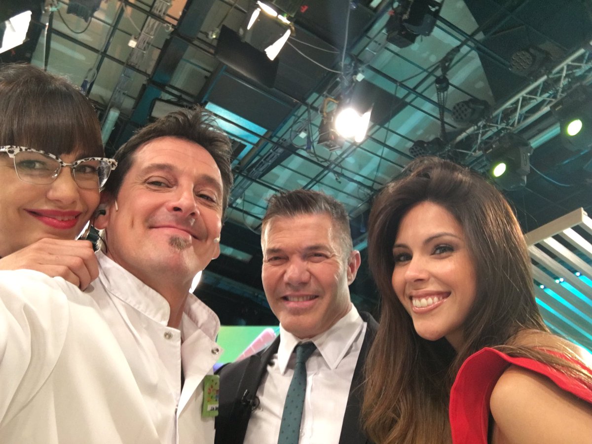 Veronxveron's tweet photo. Ya estamos con @RominaPereiro , @barbyfranco21 y @FernandBurlando #comandolight #cdp @cuestiondepeso https://t.co/LiidBONVfe