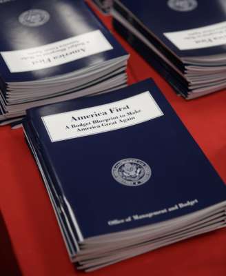 FederalNewsNet's tweet photo. .@WhiteHouse details how it wants civilian agencies to cut $18B in FY2017 https://t.co/q59dUMcJfk  @nogryskoWFED https://t.co/TzGOMzUxzR