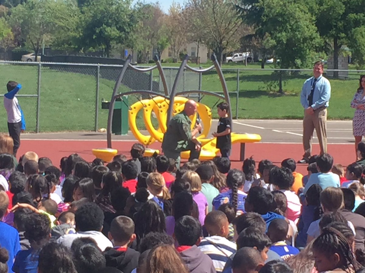 PrincipalPraest's tweet image. Our youngest Coyote interviewing for SWAT. @HOWLCoyoteWay @SOSCoatesK @lmkaplan #gocoyoteshowl #lifelonglearning